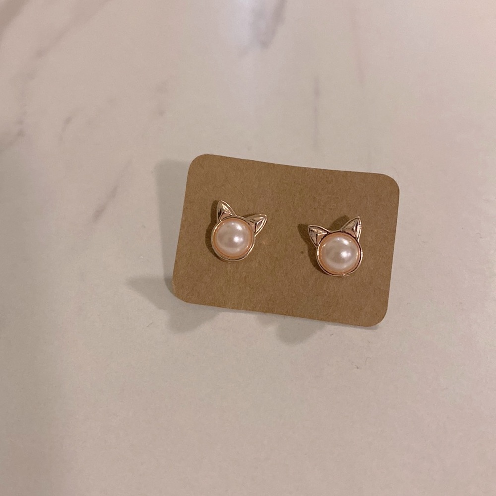 ⭐️BRAND NEW⭐️ Purrrty Purrrl Kitty Stud Earrings
